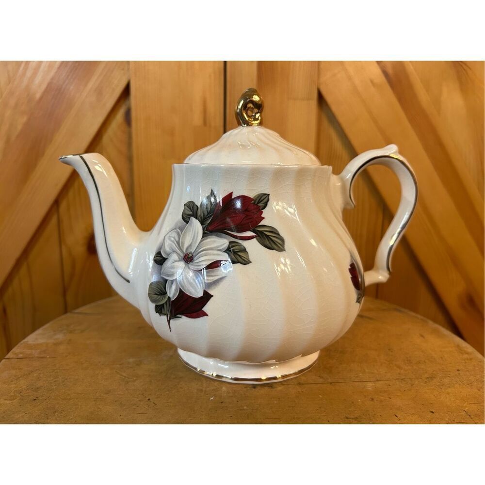 Vtg SADLER 7" Teapot. White Dogwood & Dark Red Roses. Gold Trim. Swirls. (8199)